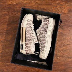 Dior b23 low size 9